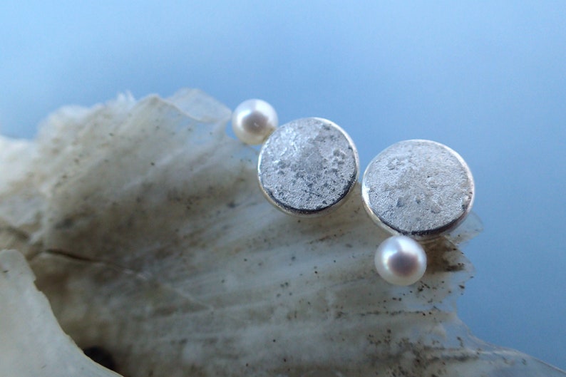 Silver Pearl earrings, minimal pearl studs, Wedding earrings, bridal earrings 925 silver, minimal pearl jewelry, minimal silver earrings 