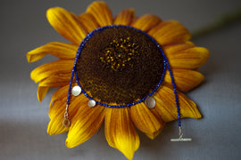 <transcy>Lapislazuli Halskette mit Goldkreise</transcy>