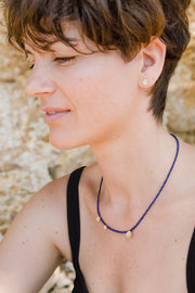 <transcy>Lapislazuli Halskette mit Goldkreise</transcy>
