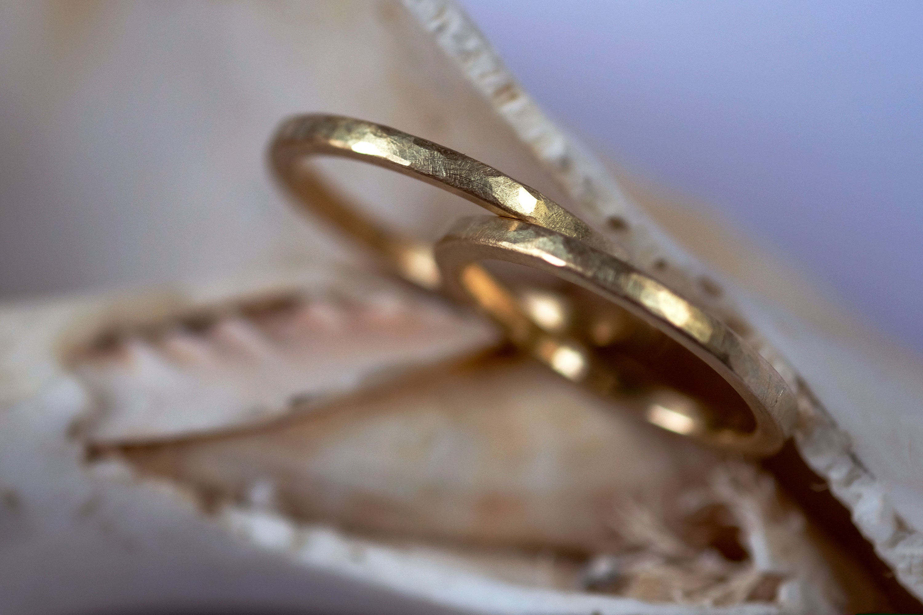 Minimalist Angular Hammered Wedding Ring Set Cirer