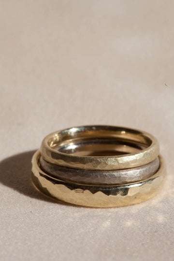 <tc>Klassische Gold Trauringe Set Matt mit Hammerschlag</tc>