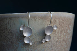 <transcy>Dewdrops Silber
 Ohrringe hängend</transcy>