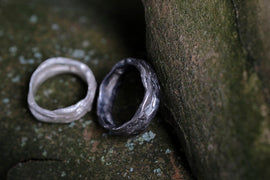 <transcy>Schwarzer Struktur Ring</transcy>
