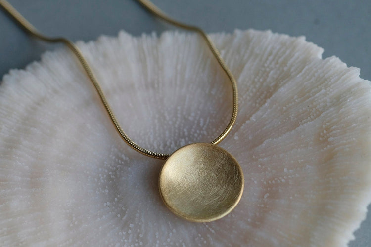 Gold-plated Disc Necklace – Medium